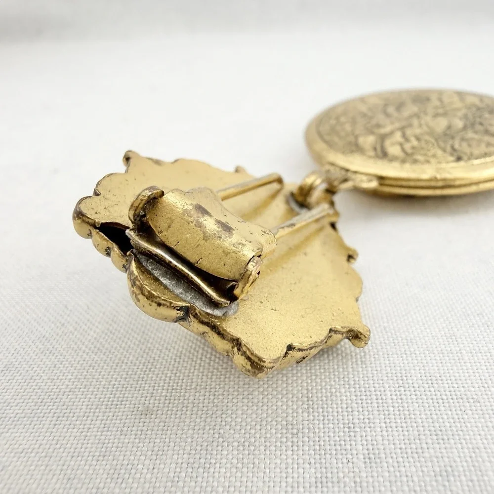 Vintage Gold Tone Locket Fur Clip Brooch Pin Engraved Floral Ornate Photo MCM